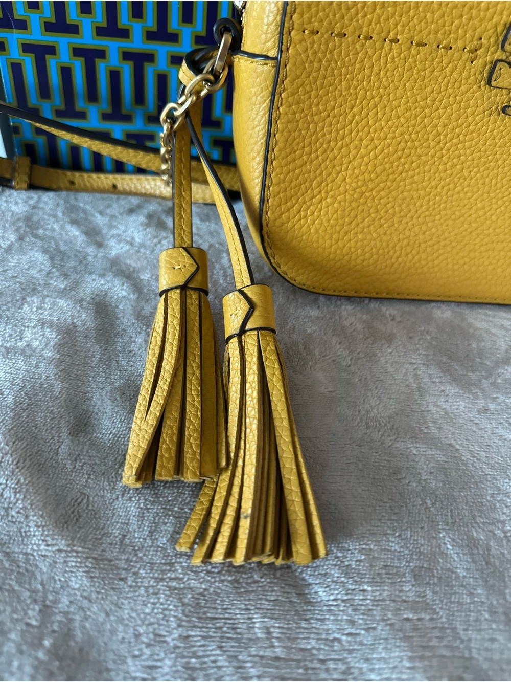 Tory Burch Bright Yellow Pebbled Leather Camera Crossbody - Picture 3 of 8